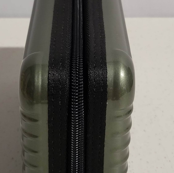 ✨ Rimowa Accessory Case - Picture 4 of 9